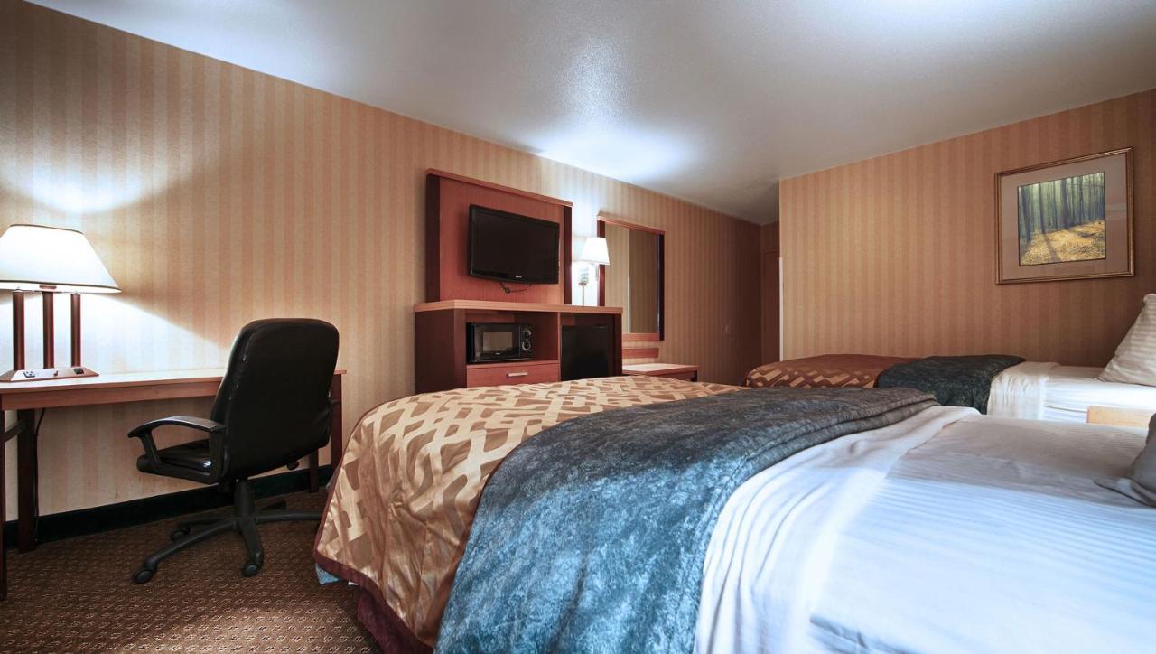 Отель Magnuson Grand Columbus North Экстерьер фото