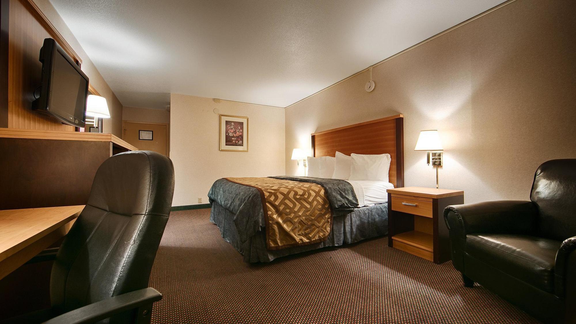 Отель Magnuson Grand Columbus North Экстерьер фото