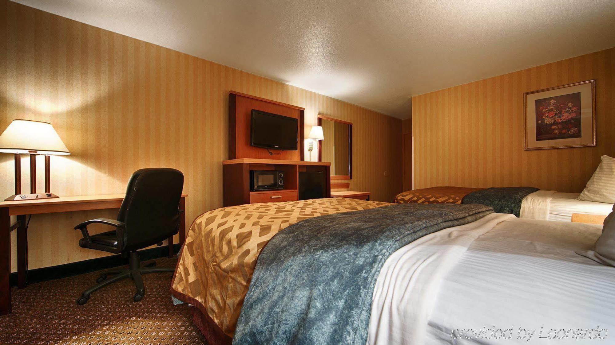 Отель Magnuson Grand Columbus North Экстерьер фото