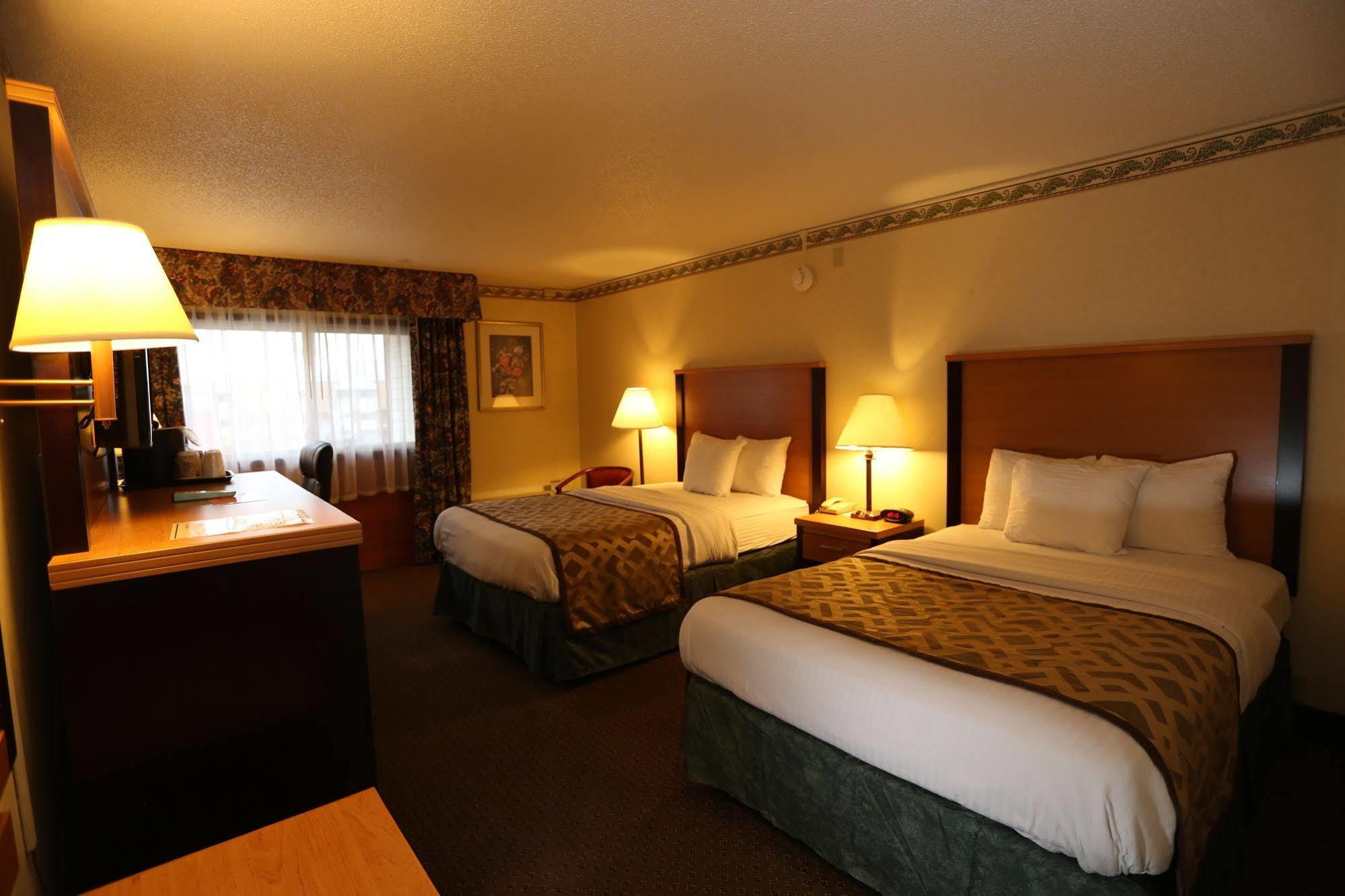 Отель Magnuson Grand Columbus North Экстерьер фото