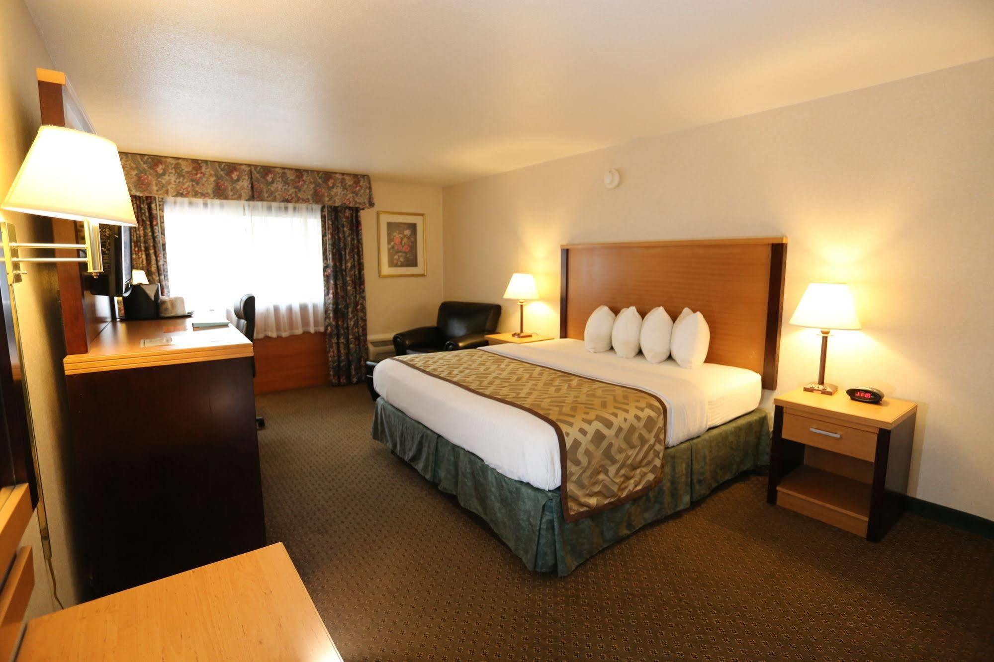 Отель Magnuson Grand Columbus North Экстерьер фото